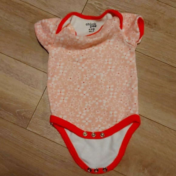 2 0-3 month onsies - Picture 1 of 5